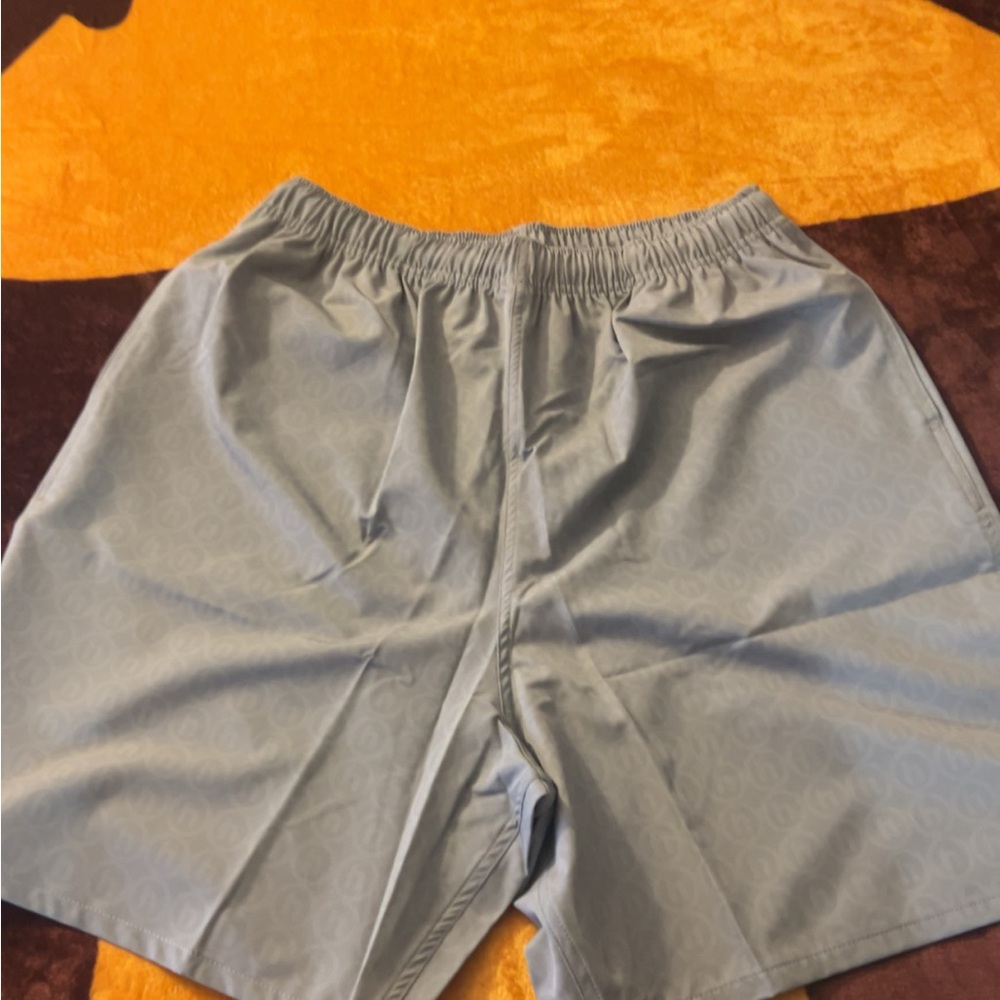 Hidden Gray Geometric Pattern Shorts
Elastic Wais… - image 2